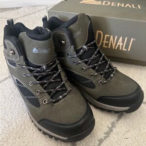 Denali Boys Buck hiking boots, new